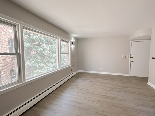 Foto del edificio - 4416 N Harding Ave