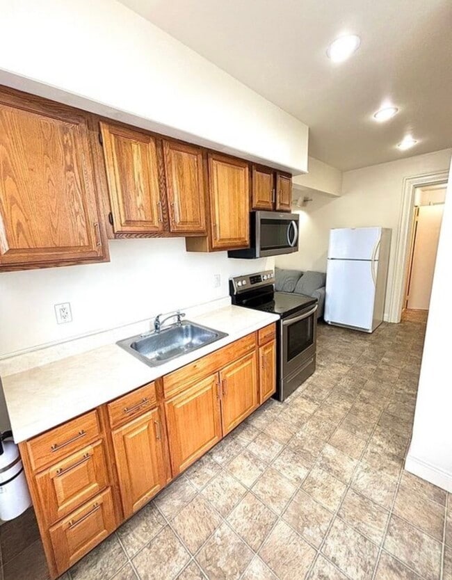 Building Photo - 313 Walnut St