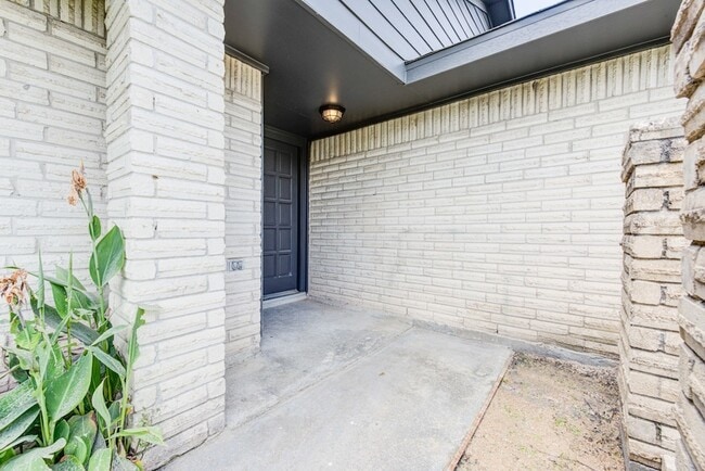 Foto del edificio - 2035 Deerhurst Ln