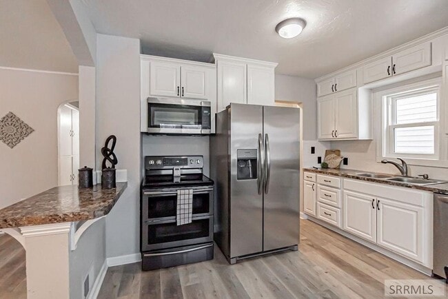 Building Photo - 465 3rd St