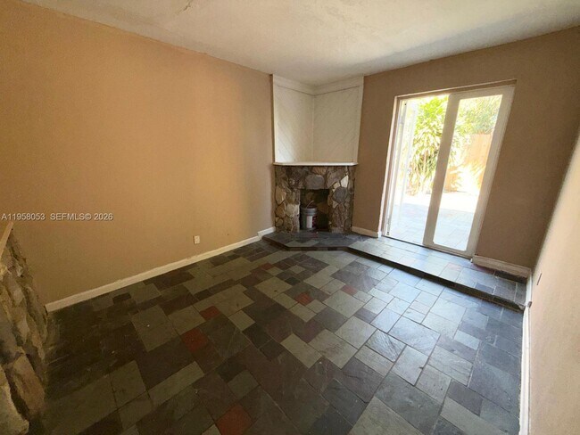 Foto del edificio - 341 NE 25th Ct