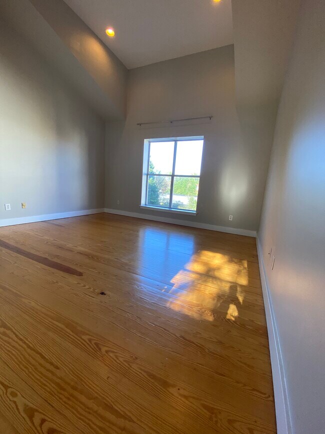 Building Photo - 2084 Atherton Heights Ln