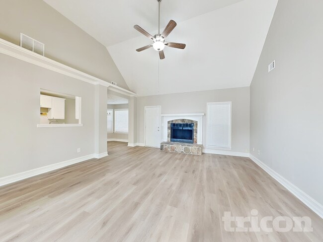 Building Photo - 30 Somerset Ct