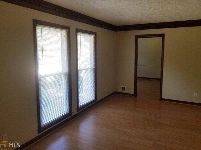 Foto del edificio - 556 Midland Park Dr SW