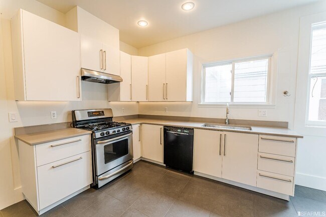 Building Photo - 664 Cole St