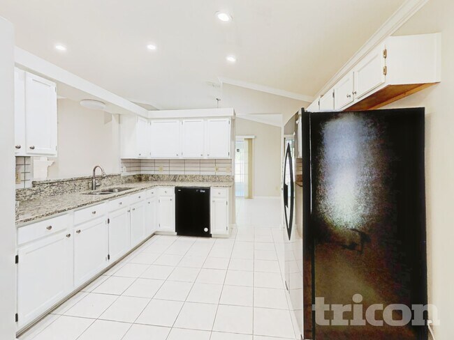 Building Photo - 7839 Spring Branch Dr S