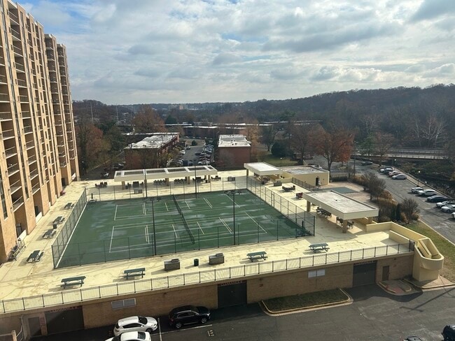 Building Photo - 4500 S Four Mile Run Dr