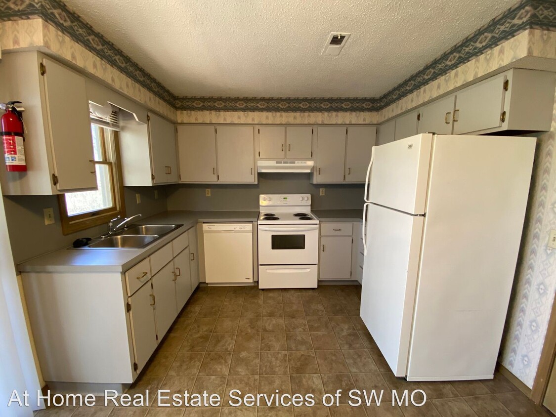 Foto principal - 3255-3260 E Portland St