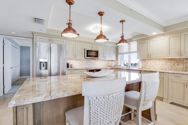Foto del edificio - 375 S Beach Rd