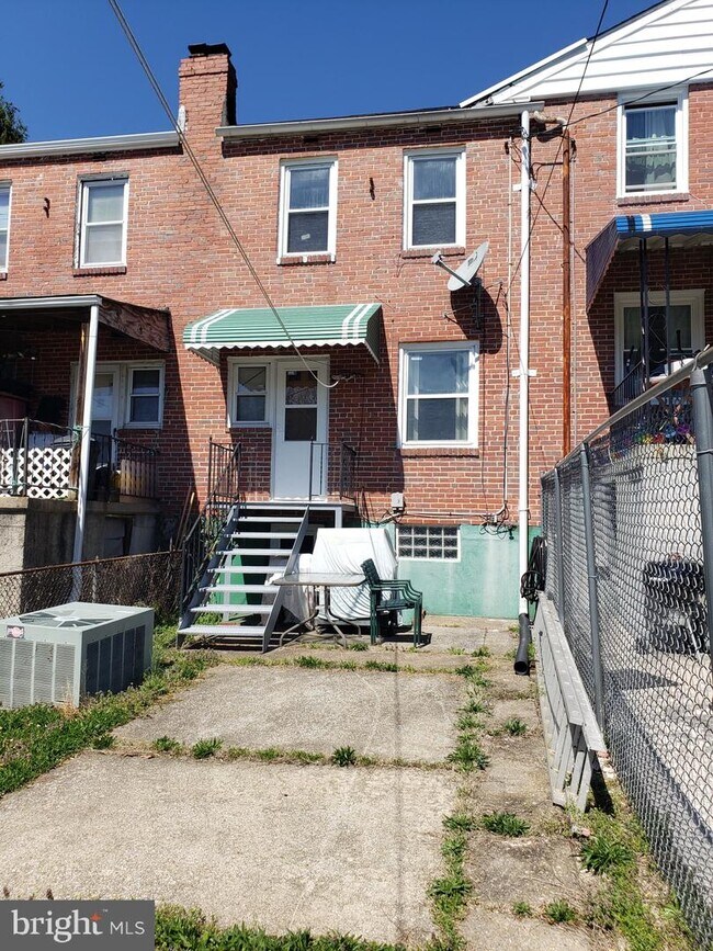 Foto del edificio - 4417 Manorview Rd
