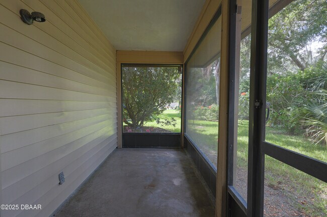 Building Photo - 6175 Sequoia Dr