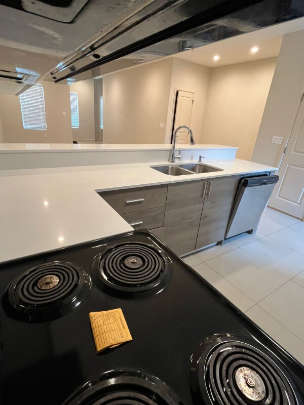 Foto del edificio - 404 Newport Ave