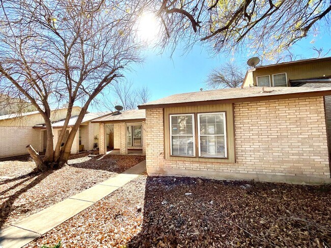 Building Photo - Single-Story Converse Home | Covered Patio & Appliances Included!