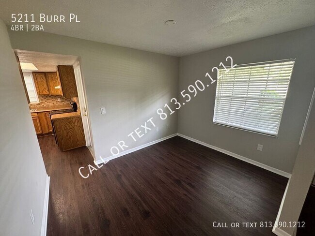 Foto del edificio - 5211 Burr Pl