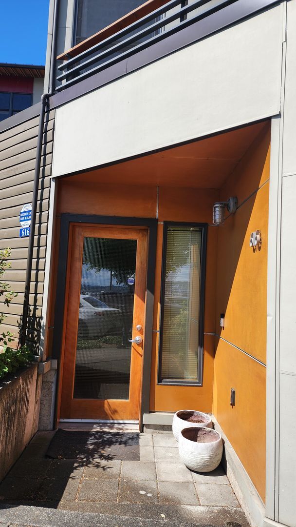 Foto del edificio - Corner Townhouse in Downtown Tacoma with A...