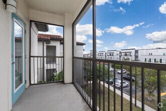 Verona - 2BR, 2BA - 931SF - Patio - Treviso Grand