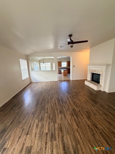 Building Photo - 225 Memory Ln