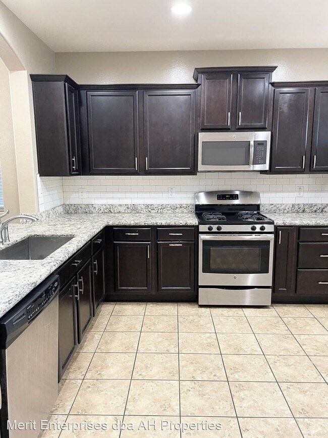 Building Photo - 3 br, 3 bath House - 3454 E AZALEA DR