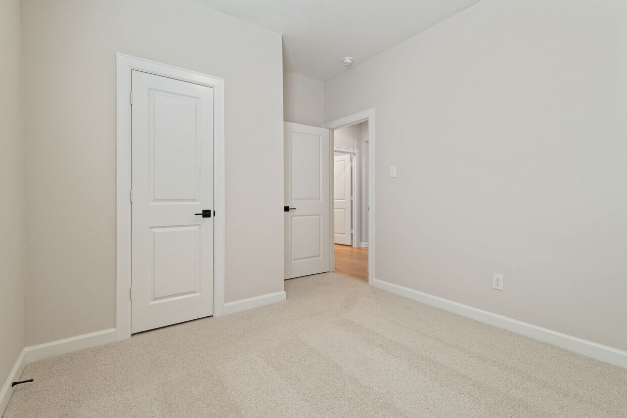 Foto del edificio - 1027 Rosewood Trl