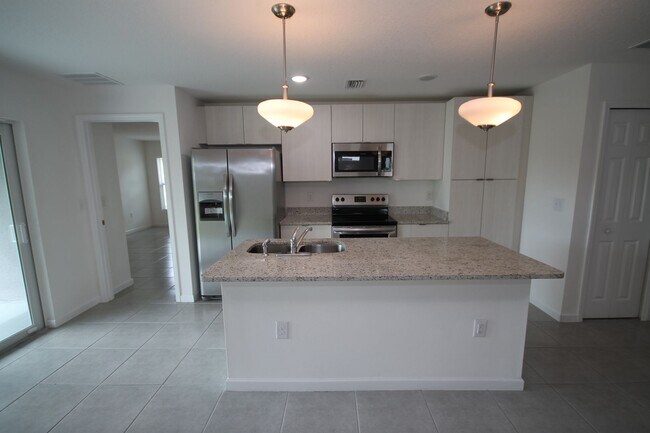 Foto del edificio - Stunning 4BR/2BA Palm Bay Retreat with Modern Upgrades & Oversized Lot!!