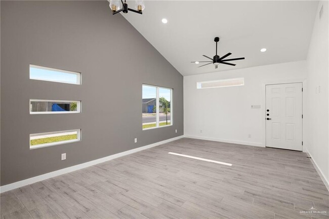Building Photo - 2609 Mockingbird Rd