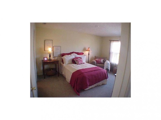Foto del edificio - 9485 Meadow Woods Ln
