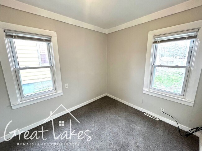 Foto del edificio - Cozy 3 Bedroom /1 Bathroom Bungalow now av...