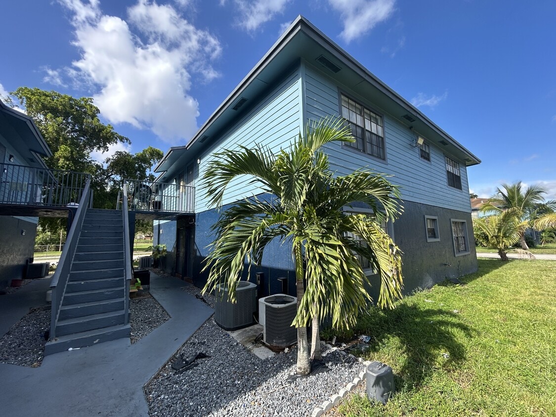 Photo - 7625 Tam Oshanter Blvd (North Lauderdale, FL)