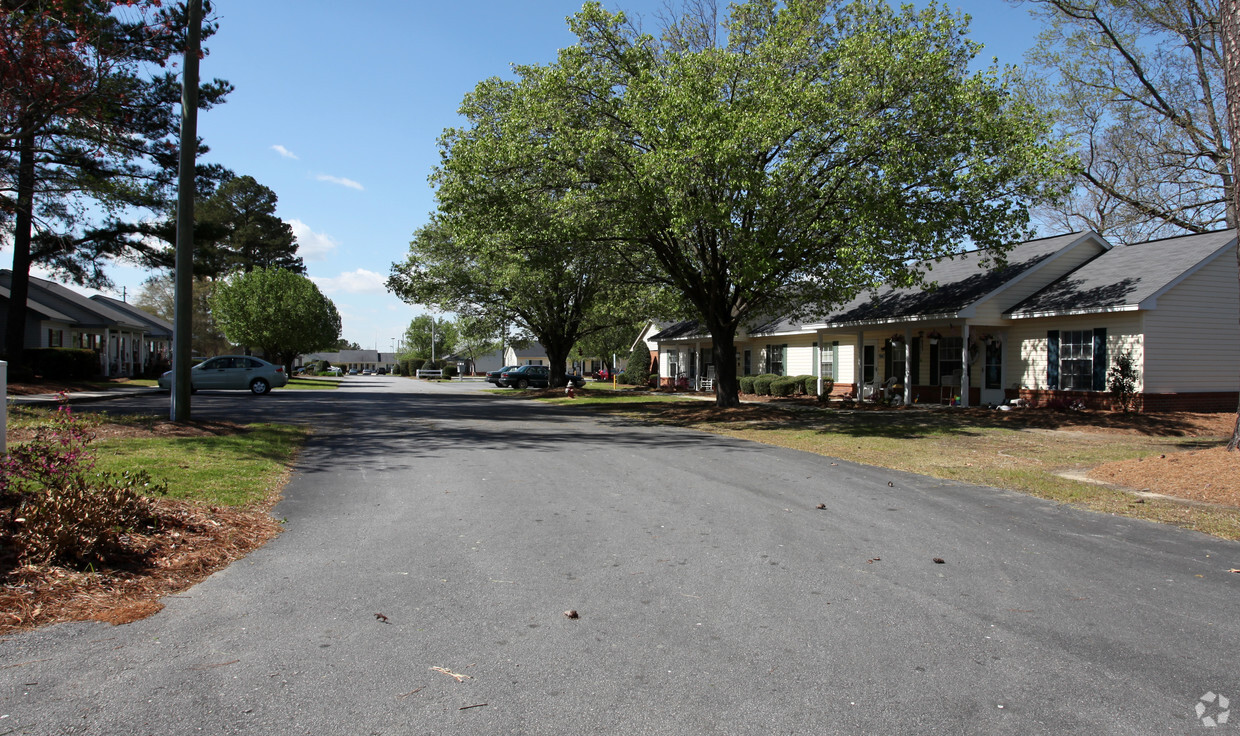 Primary Photo - Fieldale Apartments