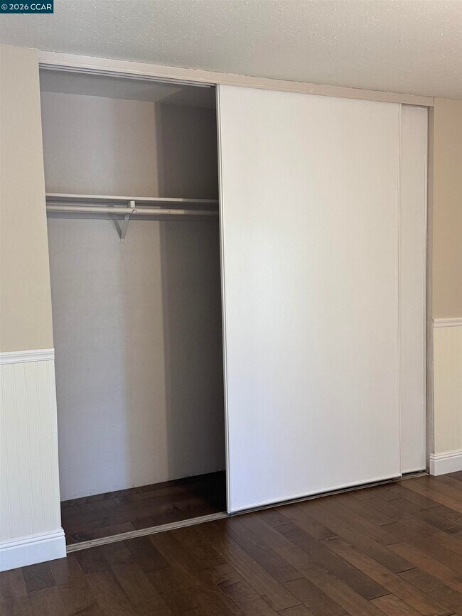 Foto del edificio - 13 Oak Brook Pl