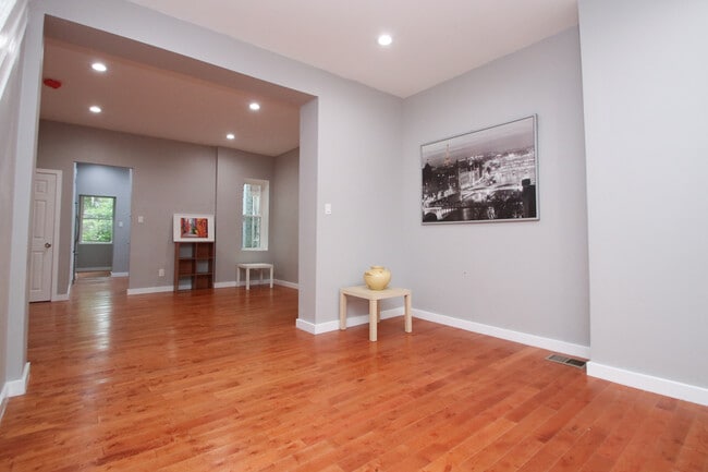 Building Photo - 3831 N Sydenham St