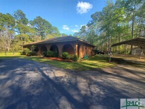 Building Photo - 117 Maple Dr