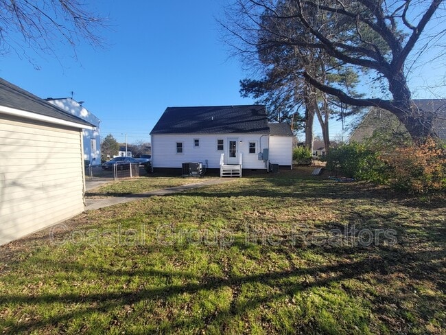 Building Photo - 1364 Jenifer St