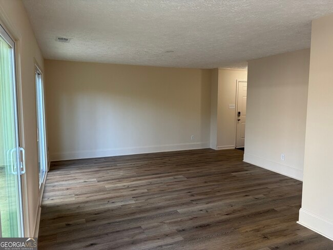 Building Photo - 118 Scatterfoot Dr