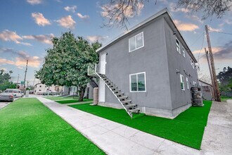 Building Photo - 250 E 79th St