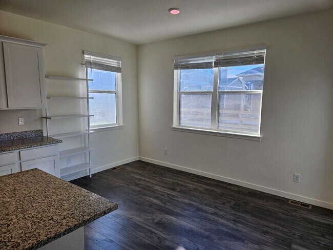 Foto del edificio - 3 bed 3 bath home in Bennett.