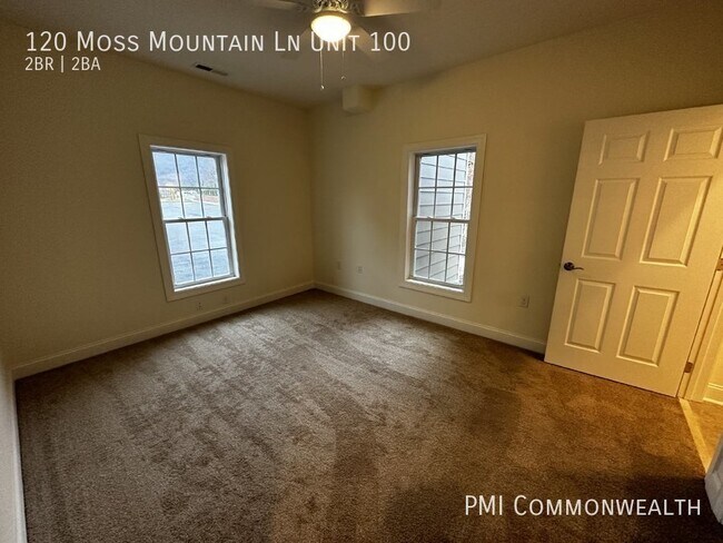 Building Photo - 2 Bed / 2 Bath Apartment (Available 5/10/24)