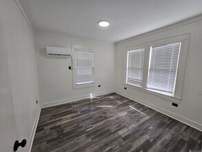 Building Photo - 2920 Sherwood St