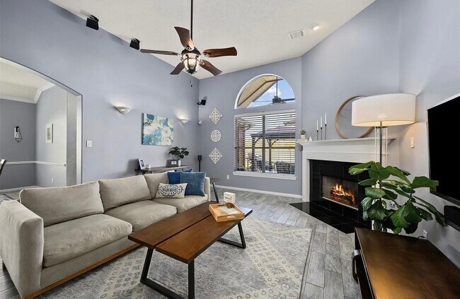 Foto del edificio - 814 N Elder Grove Dr