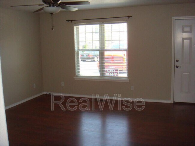 Foto del edificio - 450 Midway Rd