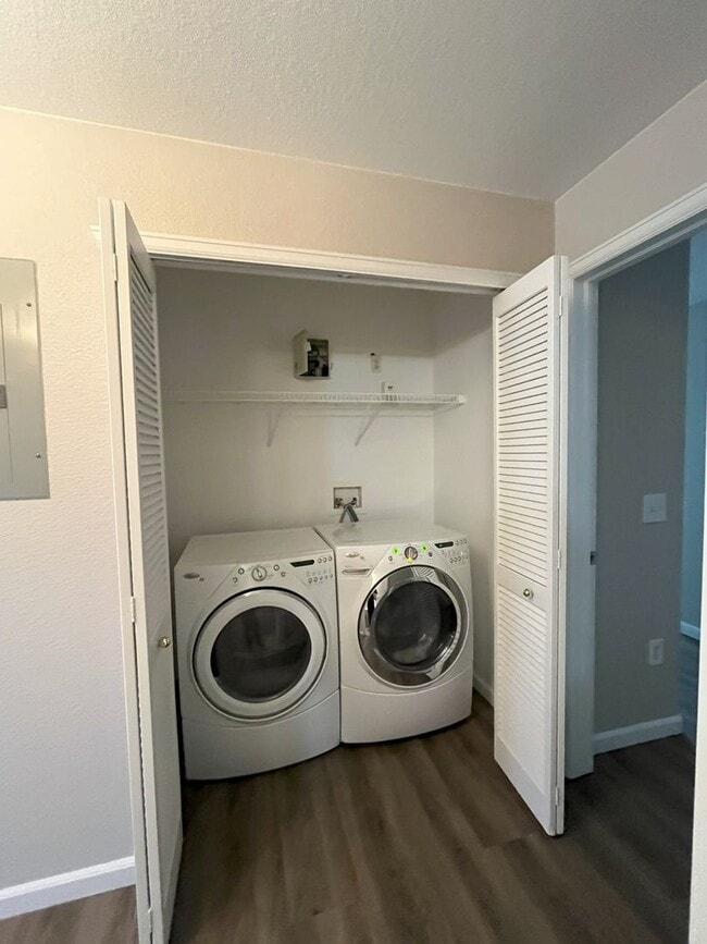 Building Photo - Charming 2BR Condo in Denver