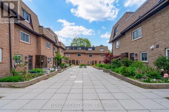 Building Photo - 20 Hainford St