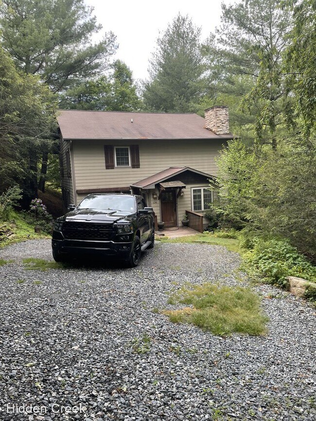 Building Photo - 4 br, 3.5 bath House - 136 Blue Spruce Trail