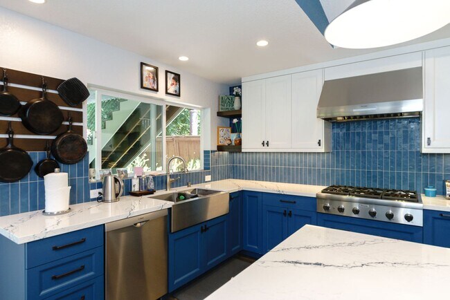 Foto del edificio - 4 Bedroom Home with Attached ADU in Scripps Ranch