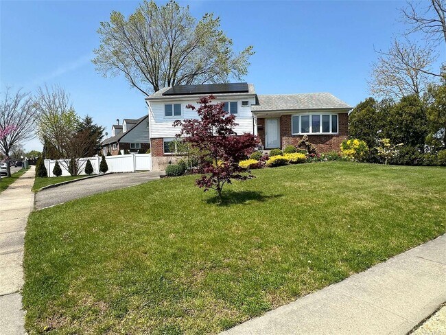 Building Photo - 205 Floral Ave
