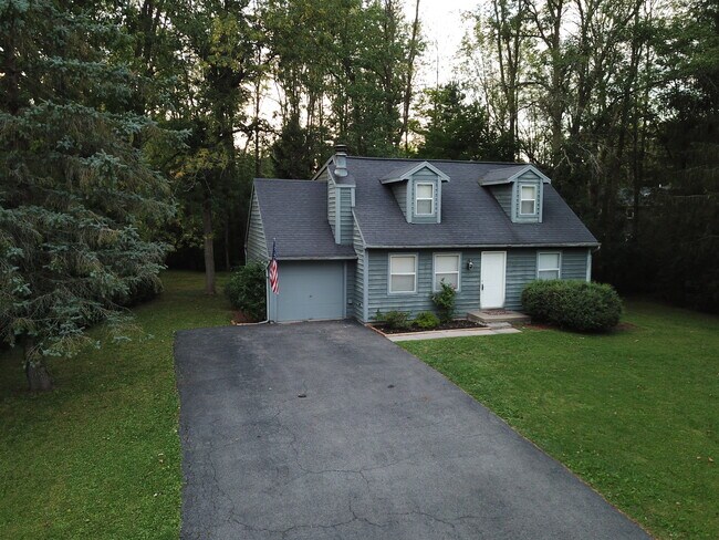 Building Photo - 8653 Braewood Dr