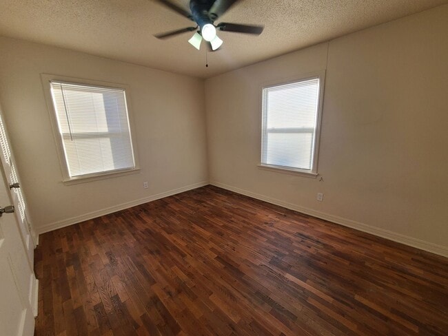 Building Photo - Great spacious 3 bedroom 2 bath in Wolflin!