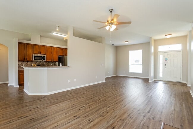 Foto del edificio - 1333 Grey Feather Ln