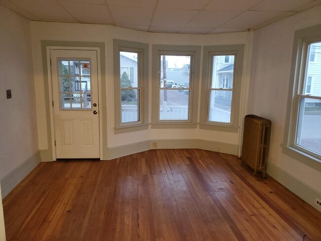 Building Photo - 729 Catherine St