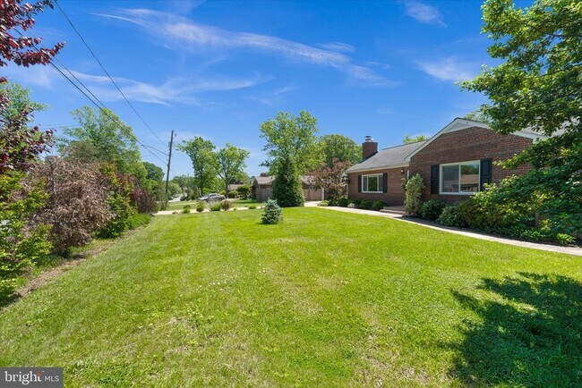 Building Photo - 5611 Dawes Ave